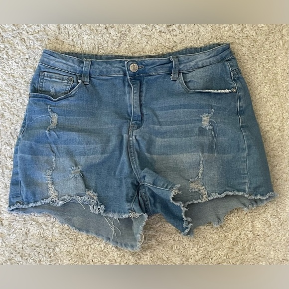 Pants - Women’s Distressed Jean Shorts Size Large